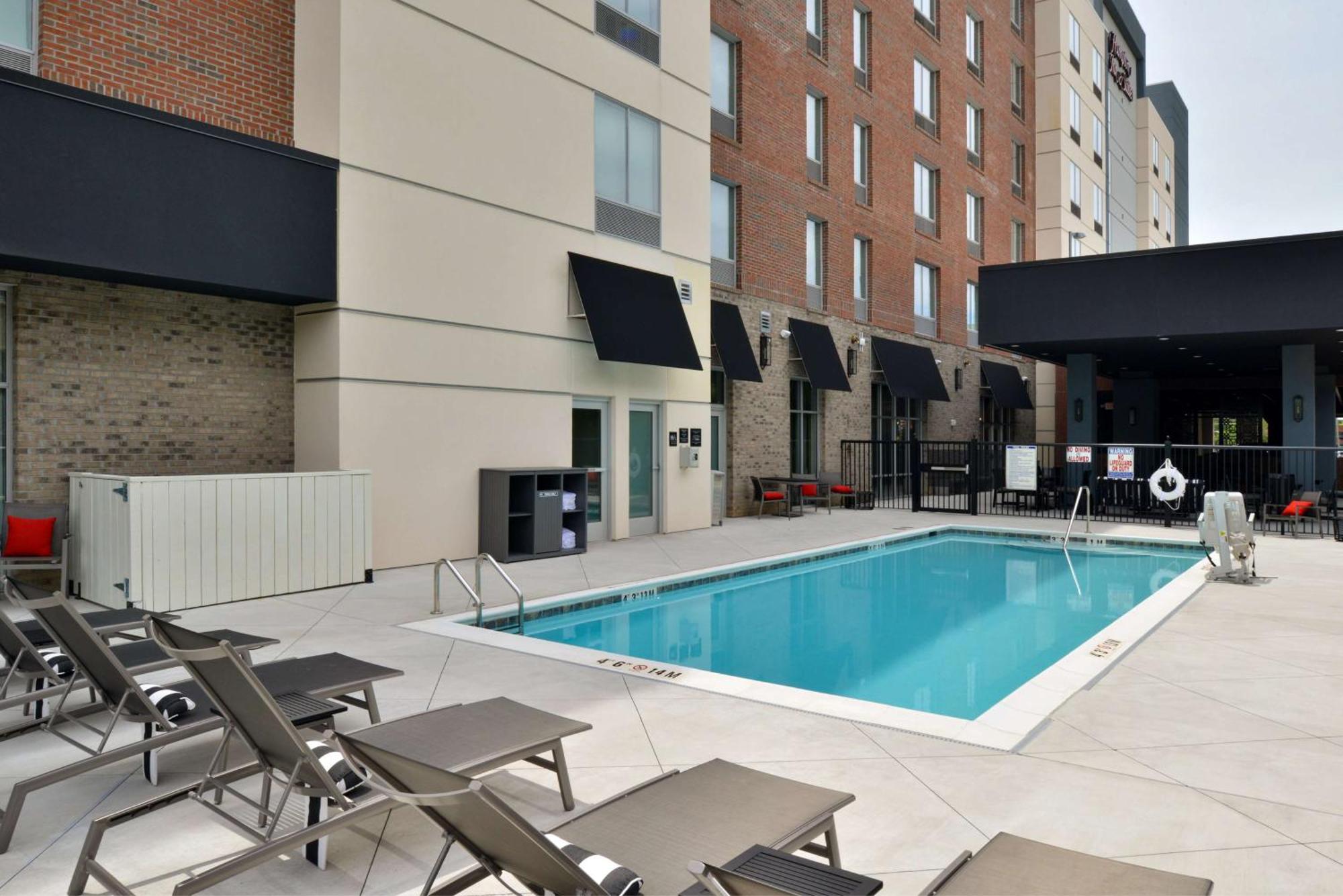 Hampton Inn & Suites Greensboro Downtown, Nc Bagian luar foto