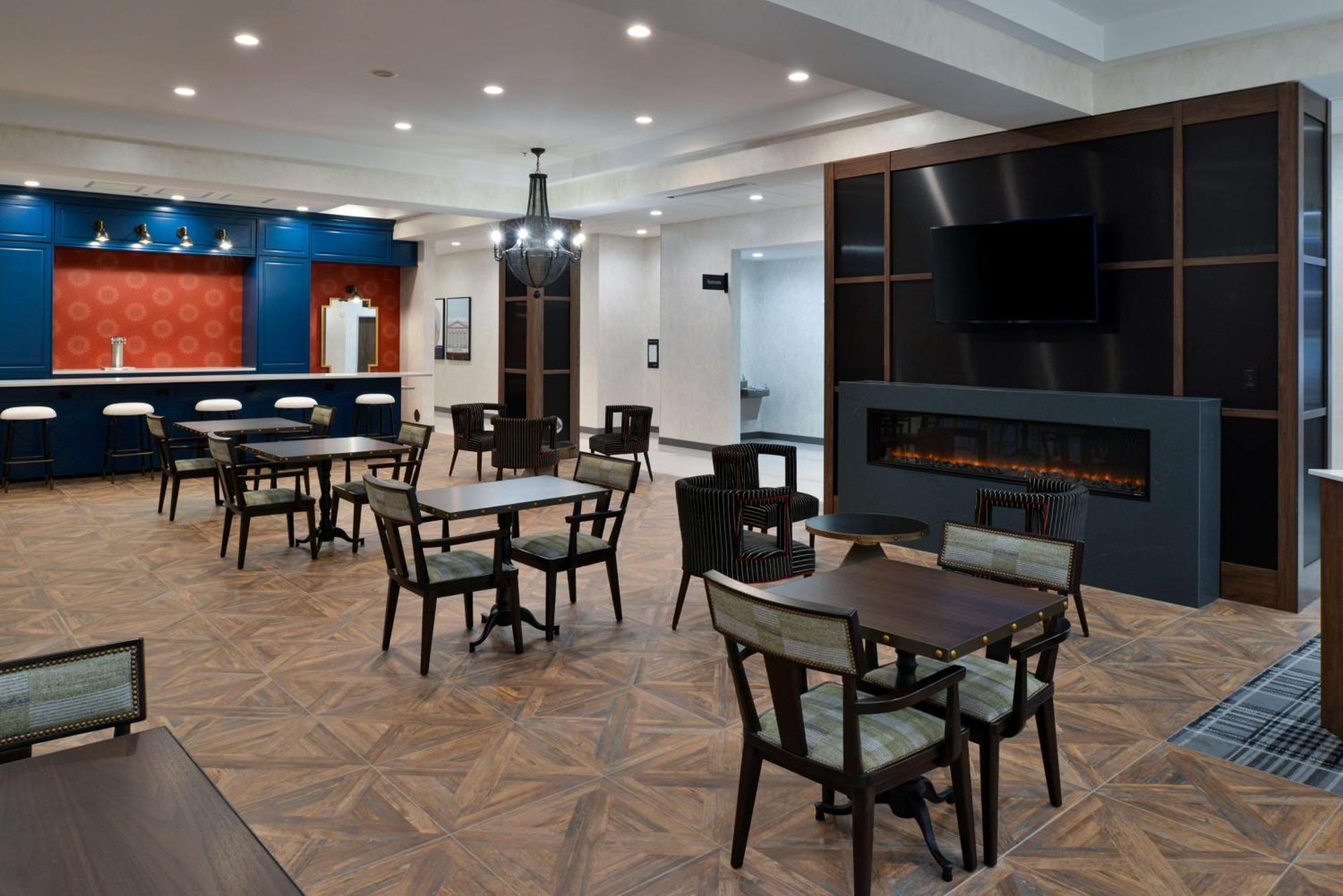 Hampton Inn & Suites Greensboro Downtown, Nc Bagian luar foto